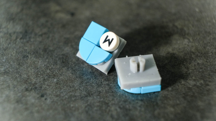 Die Tastenkappen werden mit 1x1-Fliesen dekoriert. (Bild: Oliver Nickel/Golem.de)