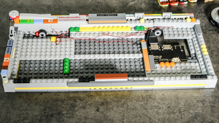 Die Tastaturschale sieht ohne Tastatur unscheinbar aus. (Bild: Oliver Nickel/Golem.de)