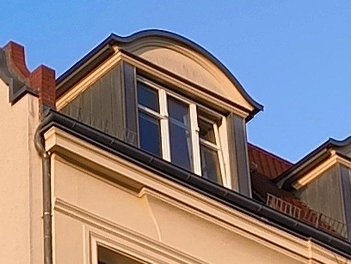 Bei fünffacher Vergrößerung sind die Qualitätseinbußen noch deutlicher zu sehen. (Bild: Tobias Költzsch/Golem.de)