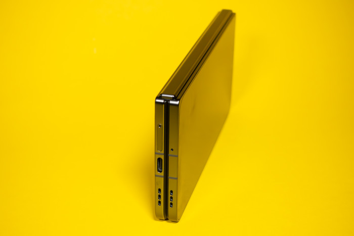 Die beiden Hälften des Oneplus Open schließen lückenlos. (Bild: Tobias Költzsch/Golem.de)