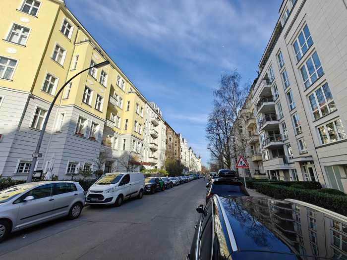 Die Superweitwinkelkamera hat keine Farbverschiebungen oder Unschärfe an den Rändern. (Bild: Tobias Költzsch/Golem.de)