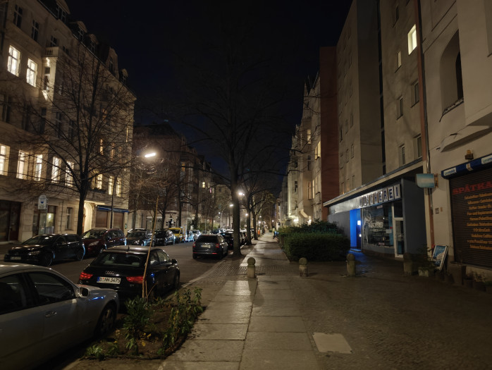 Nachtaufnahmen sind gut belichtet, aber fallen in puncto Schärfe etwas ab. (Bild: Tobias Költzsch/Golem.de)