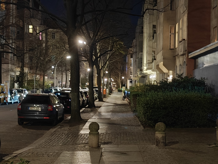 Mit dem Dreifachtele bekommen wir nachts keine wirklich scharfen Aufnahmen hin. (Bild: Tobias Költzsch/Golem.de)