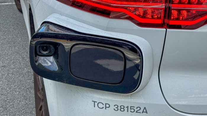 An den Seiten sind mehrere Sensoren angebracht. (Bild: P. Steinlechner/Golem.de)