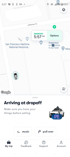 Die App weist uns darauf hin, dass wir gleich am Ziel angekommen sind. (Bild: Waymo/Screenshot: Golem.de)