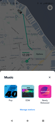 Per App können wir Musik im Auto auswählen. (Bild: Waymo/Screenshot: Golem.de)