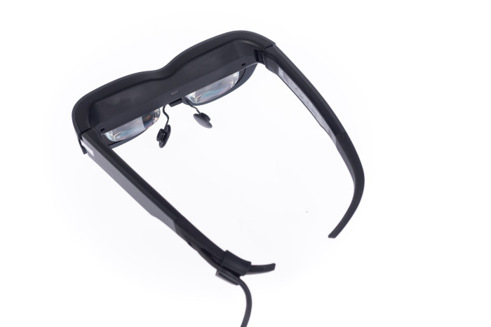 Die Legion Glasses von Lenovo brauchen nur ein Kabel.  (Bild: Martin Wolf/Golem.de)
