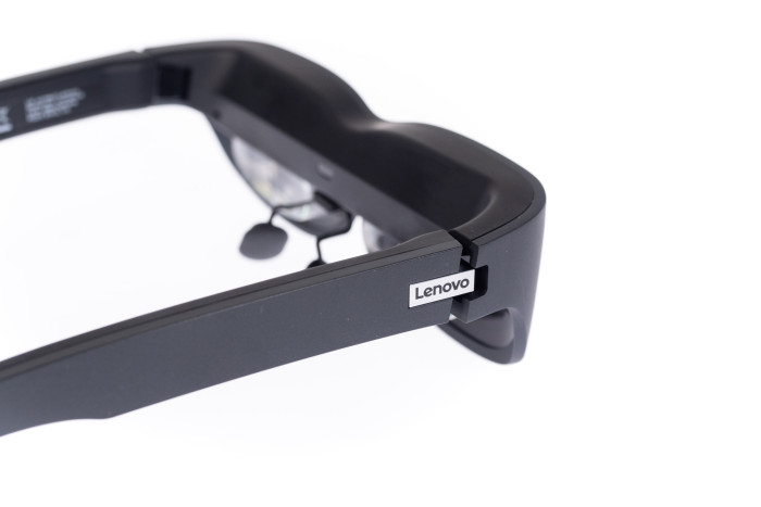 Sie sind etwas dicker als eine gewöhnliche Sonnenbrille. (Bild: Martin Wolf/Golem.de)