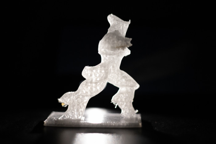 Das transparente Filament eignet sich etwa für Leuchtelemente. (Bild: Werner Pluta/Golem.de)