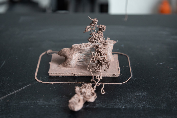 Einmal Spaghetti, bitte: Man sollte einen 3D-Drucker nicht unbeaufsichtigt lassen.(Bild: Werner Pluta/Golem.de)