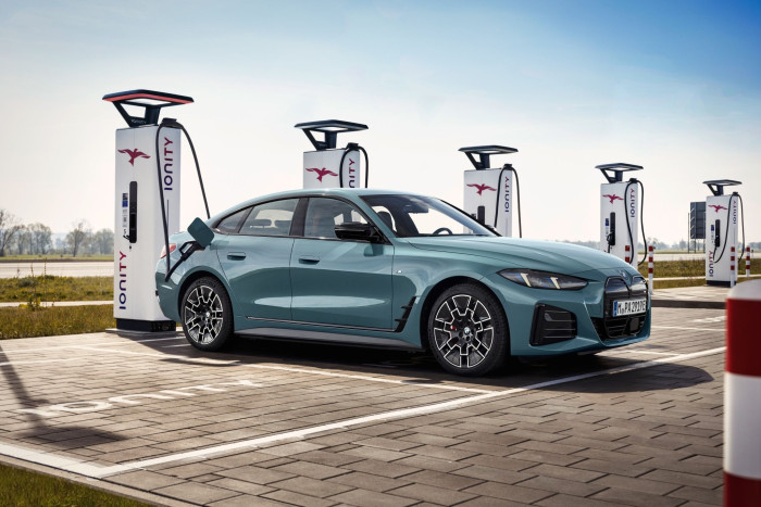 BMW i4 M50 xDrive (Bild: BMW)