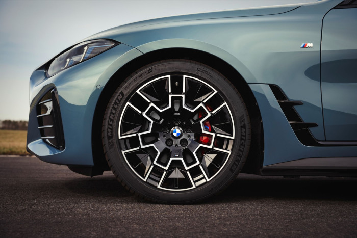 BMW i4 M50 xDrive (Bild: BMW)