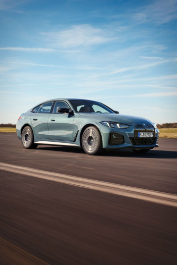 BMW i4 M50 xDrive (Bild: BMW)