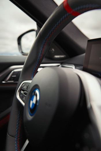 BMW i4 M50 xDrive (Bild: BMW)