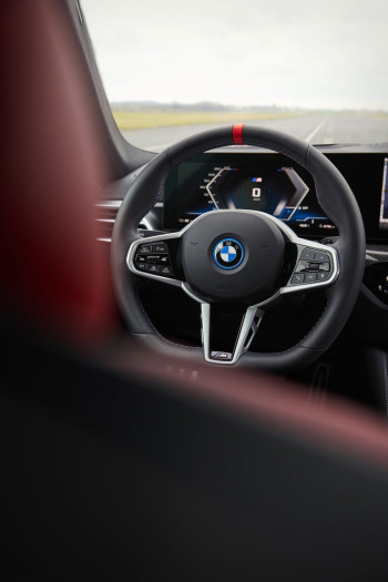 BMW i4 M50 xDrive (Bild: BMW)
