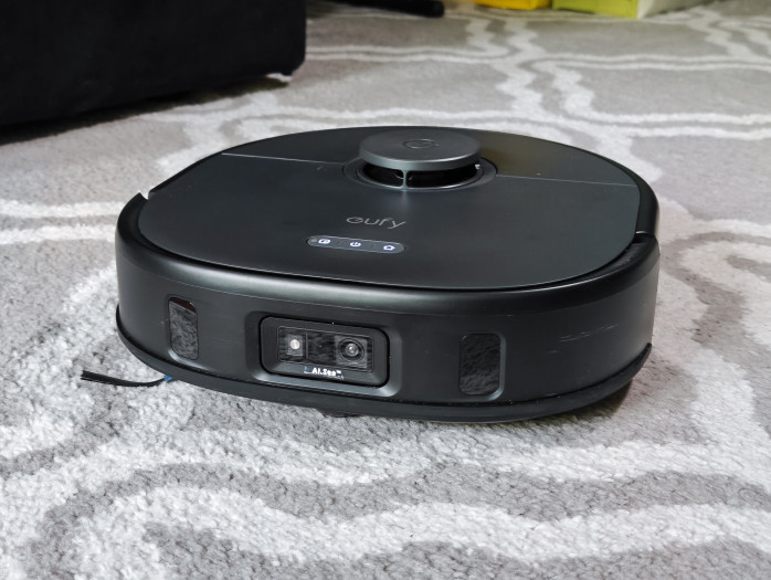 Der X10 Pro Omni verwendet Kameras, Sensoren und ein Lidar, um sich in Räumen zu orientieren. (Bild: Tobias Költzsch/Golem.de)