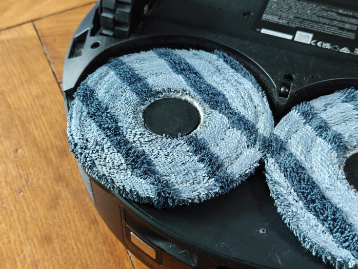 Die Moppaufsätze gehen ineinander über, deshalb entsteht beim Wischen keine Lücke. (Bild: Tobias Költzsch/Golem.de)