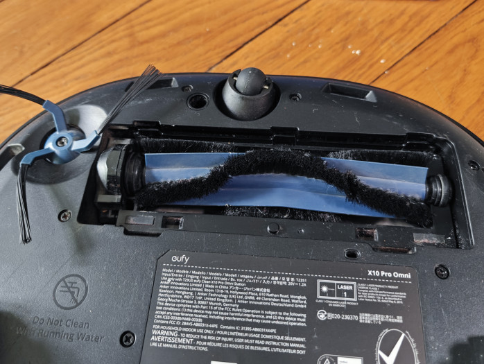 Die Bürste ist gut zugänglich und entsprechend einfach zu reinigen. (Bild: Tobias Költzsch/Golem.de)