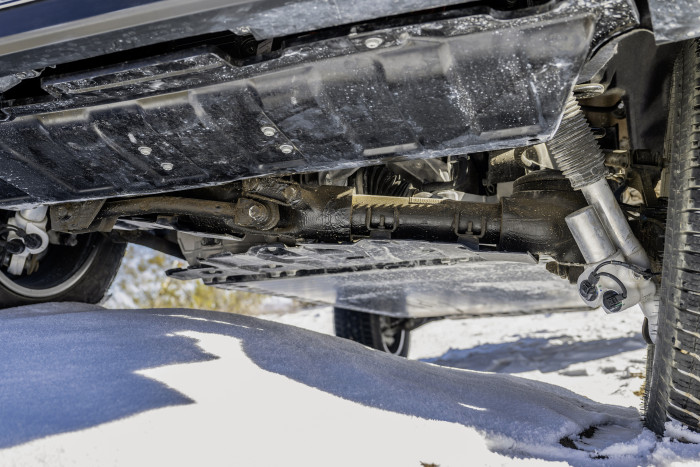 Zum Schutz der Batterie hat Mercedes eine spezielle Schutzplatte entwickelt. (Foto: Mercedes-Benz)