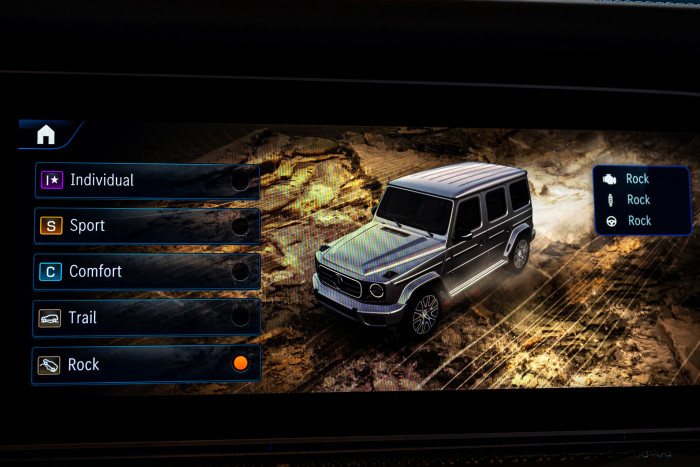 Im Modus Rock lassen sich besondere Funktionen wie der G-Turn aktivieren. (Foto: Mercedes-Benz)