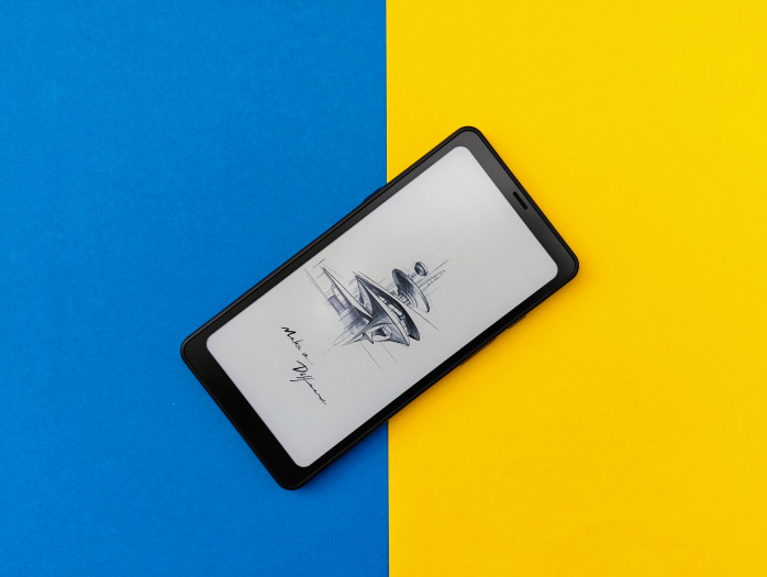 Der Boox Palma ist ein E-Book-Reader im Smartphone-Format. (Bild: Tobias Költzsch/Golem.de)