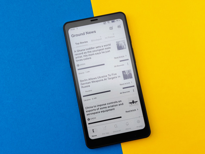 Auch für viele andere Apps eignet sich das E-Ink-Display - etwa News-Aggregatoren. (Bild: Tobias Költzsch/Golem.de)