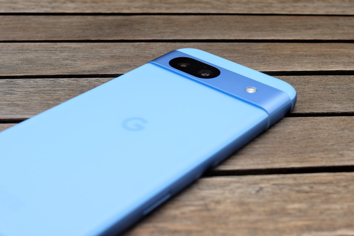 Das Kameramodul ragt weniger stark aus dem Gehäuse als beim Pixel 8. (Bild: Tobias Költzsch/Golem.de)