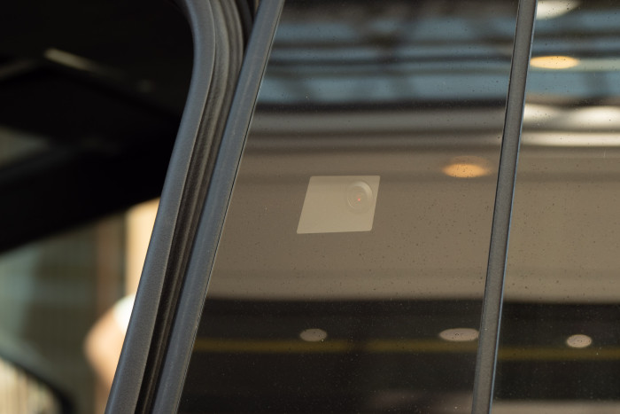 Kameras befinden ebenfalls in der B-Säule. (Foto: Martin Wolf/Golem.de)