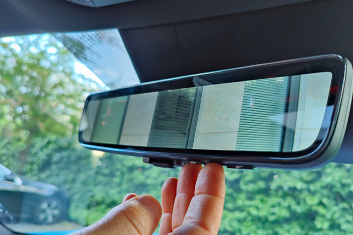 Der digitale Innenspiegel ist gegen Aufpreis erhältlich. (Foto: Martin Wolf/Golem.de)