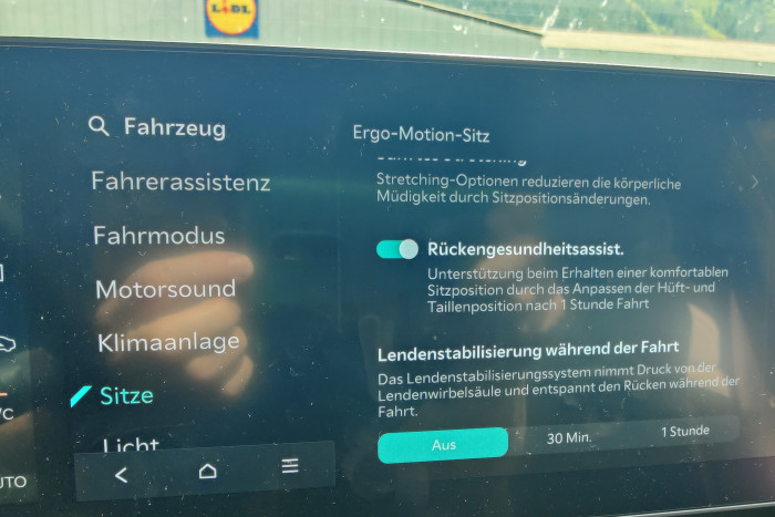 Ebenfalls ist ein Rückengesundheitsassistent aktivierbar. (Foto: Friedhelm Greis/Golem.de)