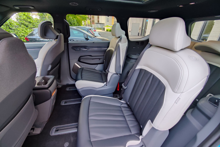 Der EV9 lässt sich mit sechs oder sieben Sitzen bestellen. (Foto: Martin Wolf/Golem.de)