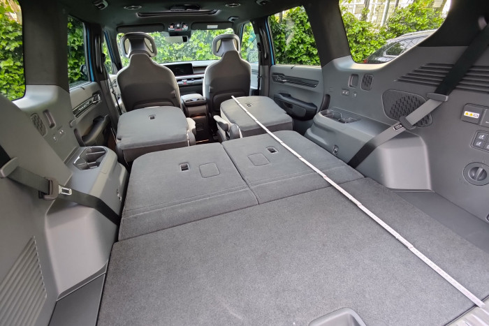 Dann verfügt der EV9 in kürzester Zeit über eine Ladefläche von rund zwei Meter Länge. (Foto: Martin Wolf/Golem.de)