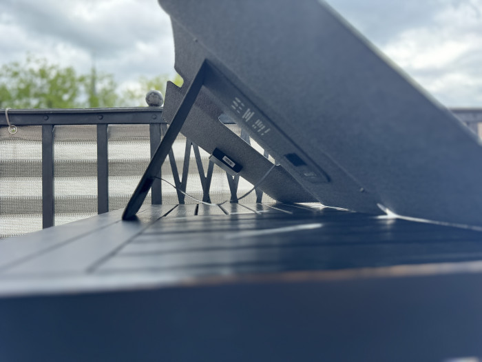 Ständer der Big Blue Solar Powa 30 (Bild: Jürgen Vielmeier)