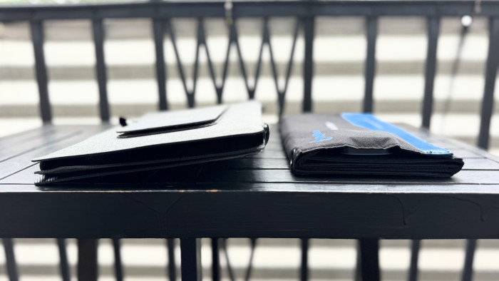 Die Big Blue Solar Powa 30 (links) und 28 im Vergleich (Bild: Jürgen Vielmeier)