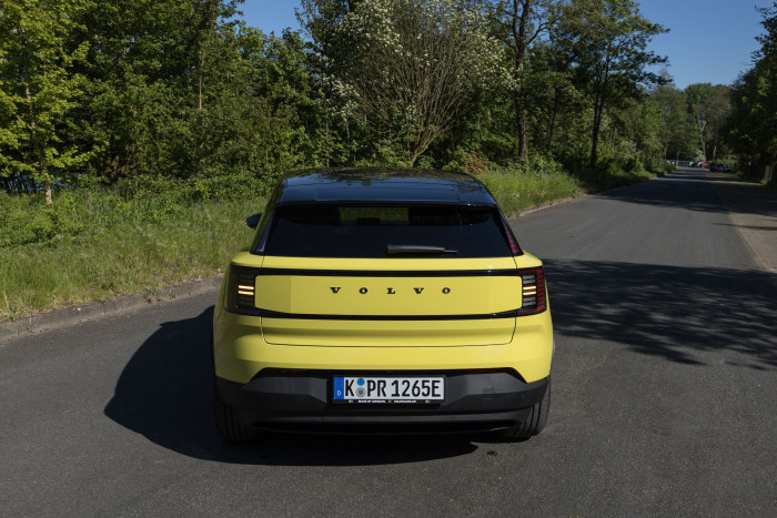 Volvo bietet mehrere Akku- und Antriebsvarianten an. (Bild: Werner Pluta/Golem.de)