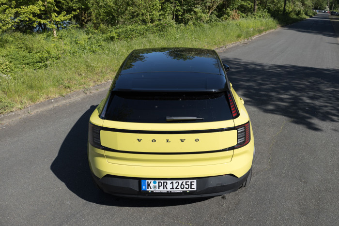 Unser Testwagen hat ein Panoramadach als Extra. (Bild: Werner Pluta/Golem.de)