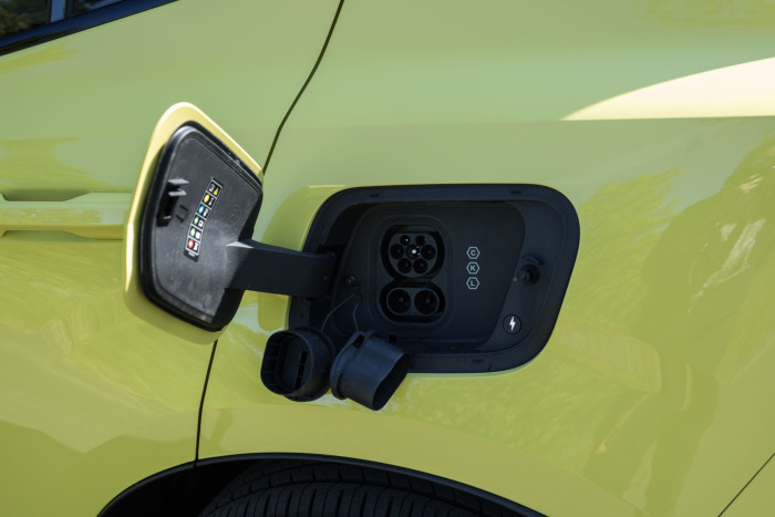 Geladen wird mit maximal 153 kW. (Bild: Werner Pluta/Golem.de)