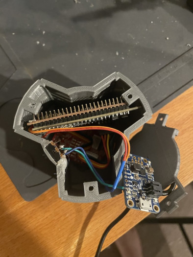 Das Innere der Uhr mit den beiden Boards. (Bild: Chris Fenton/https://www.chrisfenton.com/1-25-scale-cray-c90-wristwatch/)