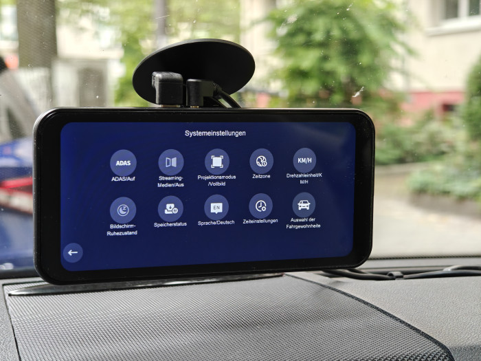 Das Menü des Navicam CL630 ist übersichtlich, die Übersetzungen sind teilweise aber etwas schräg. (Bild: Tobias Költzsch/Golem.de)