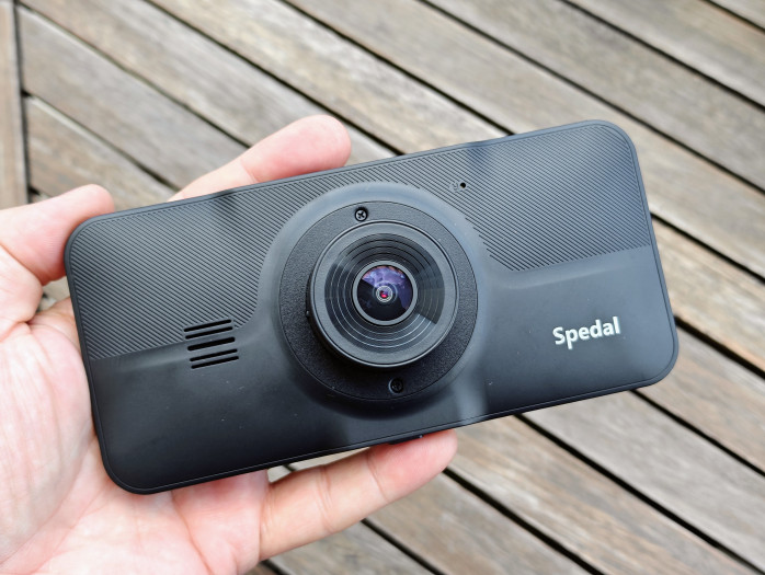 Die Dashcam ist direkt im Navicam CL630 eingebaut. (Bild: Tobias Költzsch/Golem.de)