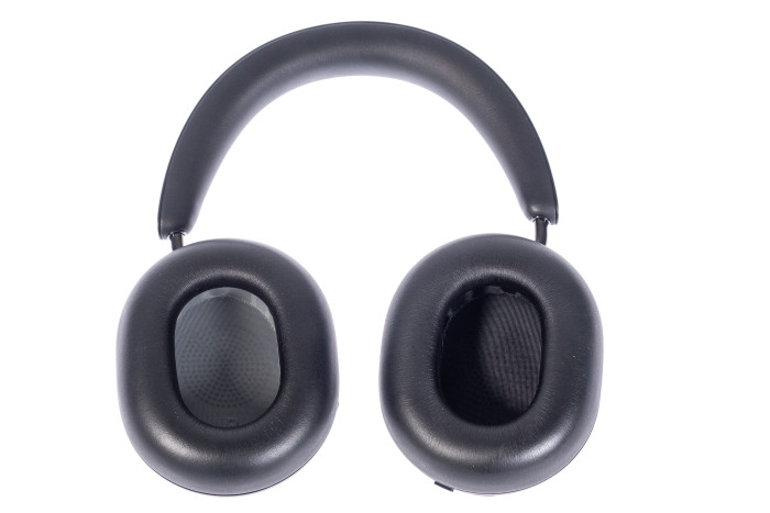 Die Ace-Hörpolster haben innen auf jeder Seite eine andere Farbe, das bringt im Alltag aber wenig. (Bild: Martin Wolf/Golem.de)