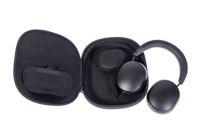 Ace zusammen mit der Tasche (Bild: Martin Wolf/Golem.de)