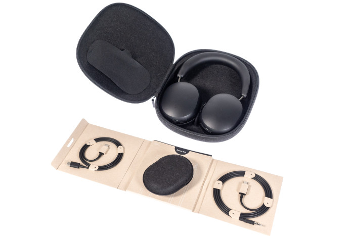 Sonos Ace mit allem Zubehör (Bild: Martin Wolf/Golem.de)