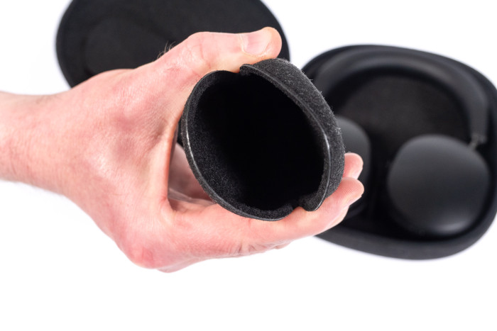 Der Öffnungsmechanismus des Mini-Etuis. (Bild: Martin Wolf/Golem.de)