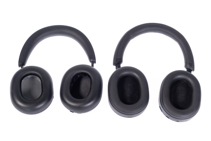 Links Sonos Ace, rechts daneben Sonys WH-1000XM5 (Bild: Martin Wolf/Golem.de)