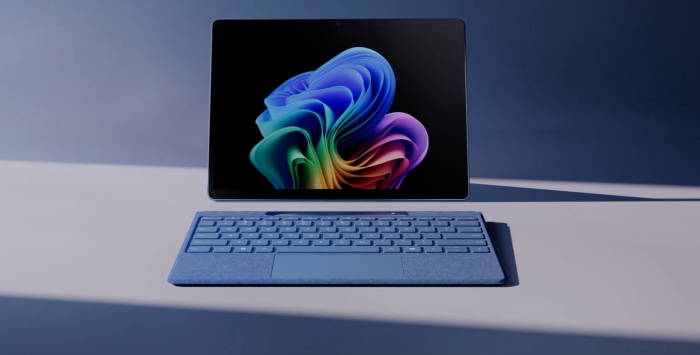 Surface Pro mit Snapdragon X Elite (Bild: Microsoft)