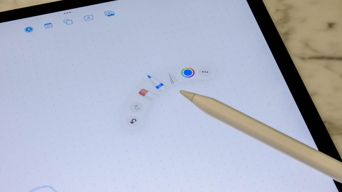 Der Apple Pencil Pro kann Toolleisten einblenden. (Bild: Oliver Nickel/Golem.de)