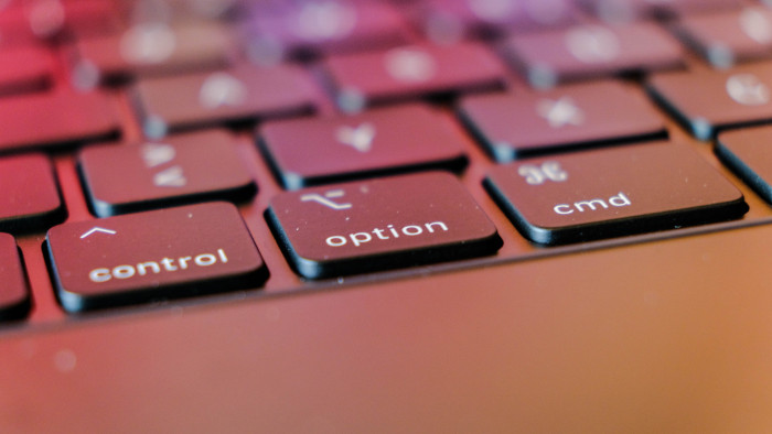 Das Magic Keyboard hat sehr gute Tasten. (Bild: Oliver Nickel/Golem.de)