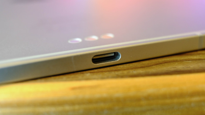 Geladen wird per USB-C. (Bild: Oliver Nickel/Golem.de)