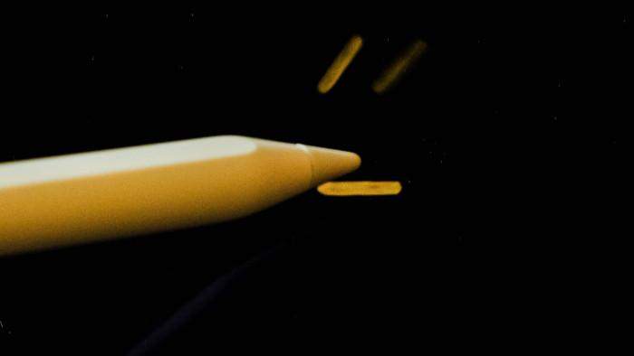 Rotieren wir die Spitze des Stiftes, dann rotiert der Pinselstrich gleich mit. (Bild: Oliver Nickel/Golem.de)